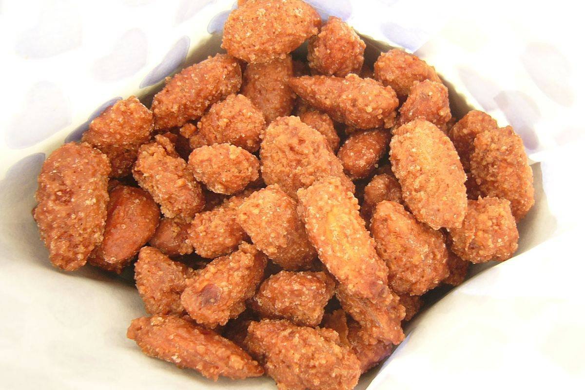 Caramel-coated roasted almonds